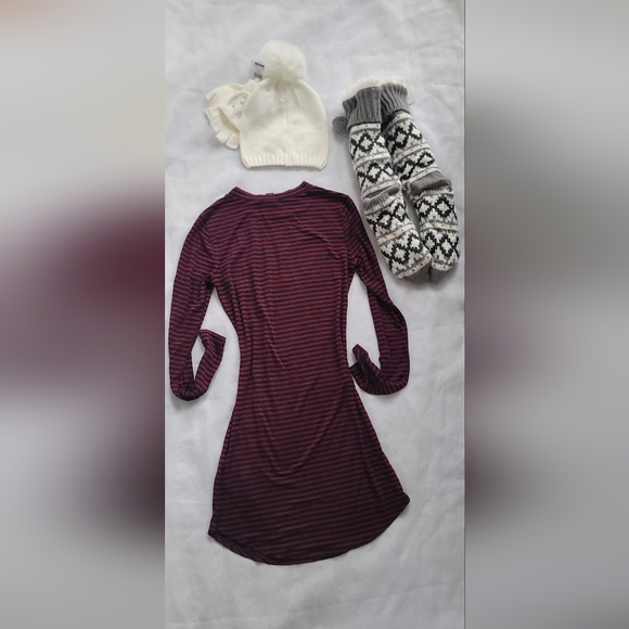 NWT! Cozy Women's Bundle; Beanie, Booties, Dress (Size Small), & Gloves … - Picture 3 of 5